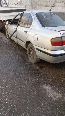 Nissan Primera sol arka kapı