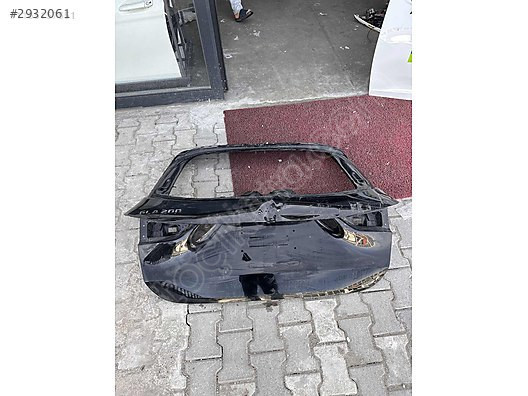 Mercedes GLA bagaj kapağı