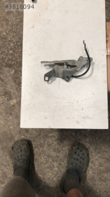 BMW E90 kasa kaput menteşesi