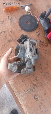 Nissan Primera gaz kelebeği