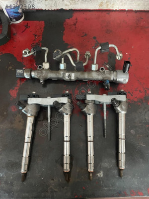 04L130277AD TİGUAN 1.6 TDİ DCX MOTOR ÇIKMA ENJEKTÖR