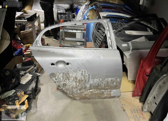 RENAULT MEGANE 4 SAĞ ARKA KAPI ORJİNAL ÇIKMA