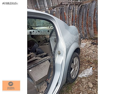 RENAULT MEGANE 2 ARKA SAG SOL ÇAMURLUK ORJİNAL ÇIKMA 