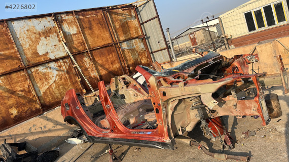 EGEA CROSS SAĞ ŞASE ÇIKMA ORJİNAL