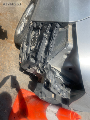 Peugeot 508 sol arka tampon braketi