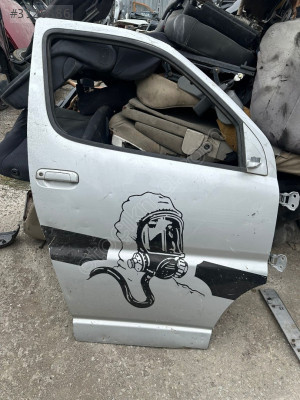 Toyota hiace sağ ön kapı