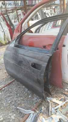 Toyota Avensis 2001 model sol ön kapı
