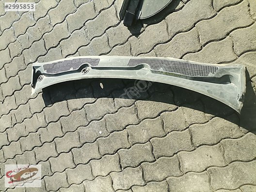 RENAULT MEGANE 3 ÖN CAM IZGARASI ORİJİNAL ÇIKMA