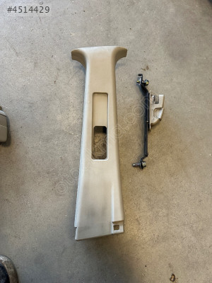 NİSSAN NOTE SAĞ ORTA DİREK ÜST PLASTİĞİ 2006-2011