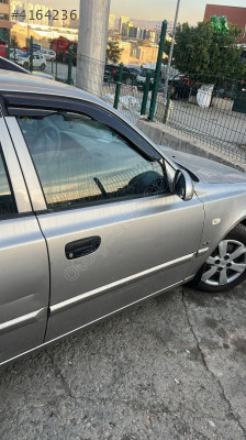 Hyundai accent admira . Milenyum sağ ön kapı