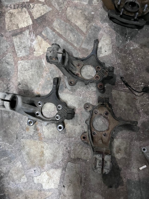 Nissan Almera Sağ Sol Ön Aks Taşıyıcı