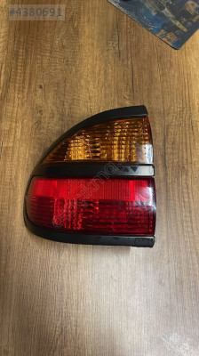 Laguna 1-I Sol Arka Stop Lambası (1999-2002) 7700420122