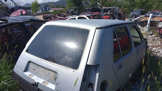 Renault 5 bagaj camı çıkma