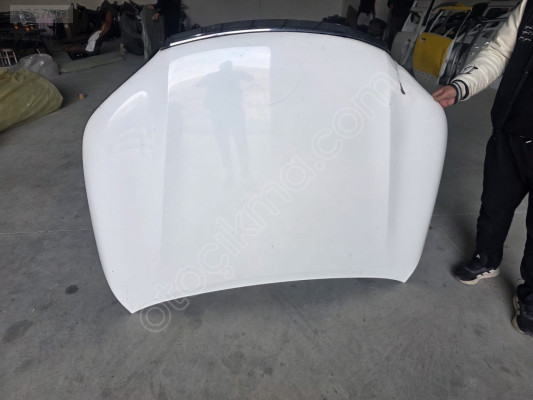 TOYOTA HILUX BEYAZ MOTOR KAPUTU ORJINAL LOKALLİK