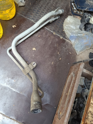 Ford Fiesta yakıt dolum borusu depo boğazı