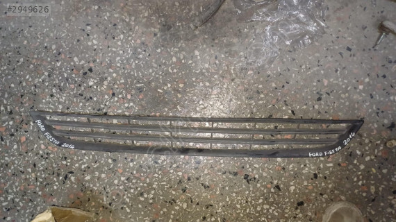 2013-2018 Ford Fiesta ön tampon orta ızgara