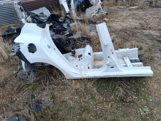 CLİO 4 sağ arka çamurluk