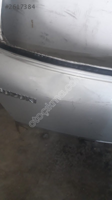 SUZUKİ SWIFT BAGAJ KAPAĞI ÇITIR HASARLI