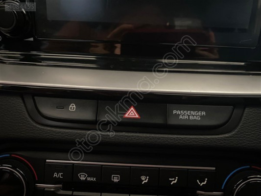 2023 Kia Xceed Dörtlü Flaşör Düğmesi