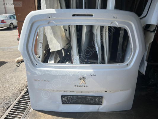 PEUGEOT RİFTER BEYAZ BAGAJ KAPAĞI ORJINAL LOKALLIK.