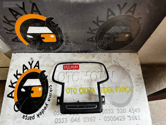 Megane 4 Teyp Çerçevesi Orjinal Çıkma