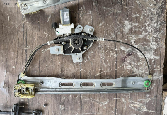 FORD TOURNEO COURİER SAĞ CAM KRİKOSU EYUPCAN OTO'DA