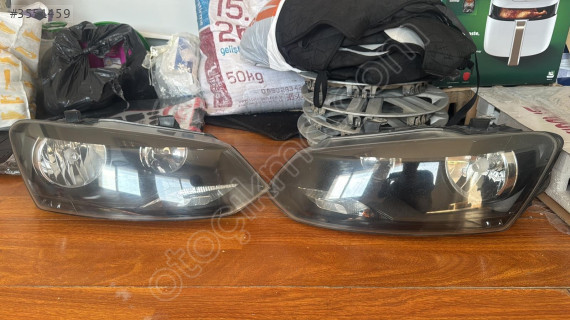 Volkswagen Polo sağ ve sol ön farları