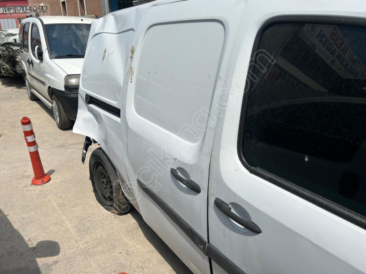 RENAULT KANGOO SAG SÜRGÜLÜ KAPI