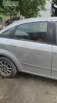 FİAT LİNEA SAĞ ARKA KAPI