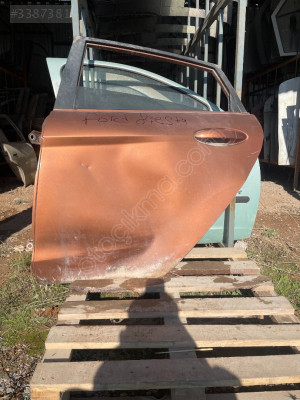 FORD FİESTA SOL ARKA KAPI