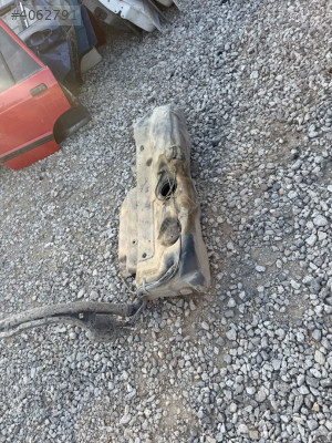 Peugeot 106 yakıt deposu