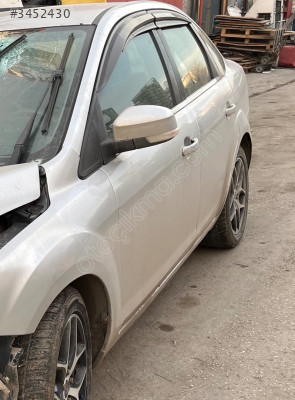 Ford Focus 2.5 sol arka kapı dolu çıkma orijinal