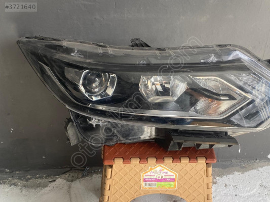 Nissan Qashqai sağa ön far orijinal çıkma