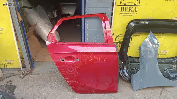 OPEL CORSA F SAĞ ARKA KAPI KIRMIZI ÇIKMA ORJİNAL YEDEK PARÇA