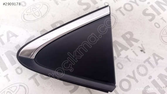 TOYOTA COROLLA 2019 2024 SAĞ ARKA ÇAMURLUK ÜÇGENİ ÇIKMA