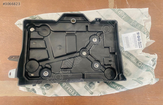 Alfa Romeo Giulietta akü alt plastiği