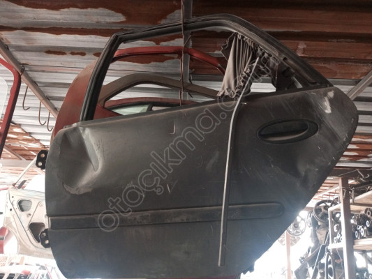 Renault Laguna hasarlı sol arka kapı