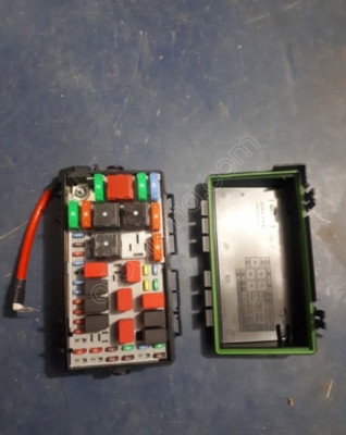 Fiat Grande Punto 1.3 Multijet Çıkma Orjinal Sigorta kutusu