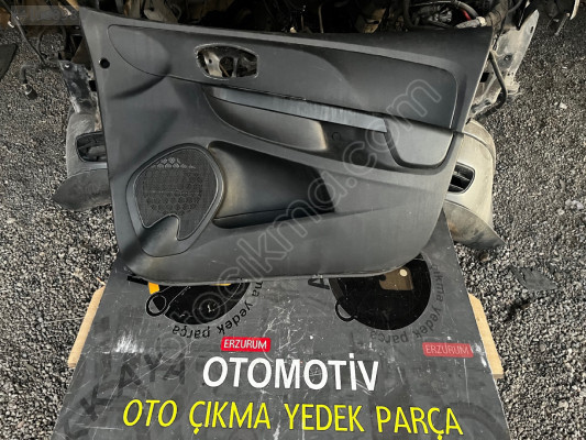 Clio 4 Sağ ön Kapı Döşemesi Orjinal Çıkma