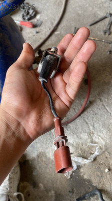 04L907284 1.6 cxx devirdaim pompası sensörü