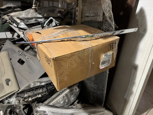 VOLKSWAGEN PASSAT B8 SAĞ ARKA TAMPON NİKELAJI ORİJİNAL ÇIKMA