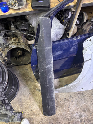 Courier sağ ön kapı çıtası