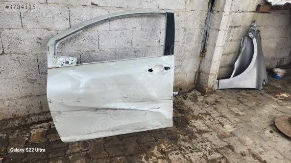 Toyota Yaris sağ ön kapı çıkma orijinal