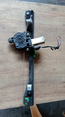 Fiat Punto 2003-2006 sağ ön kapı cam mekanizması hatasız