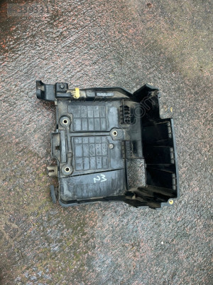 2005 megane 2 akü kutusu