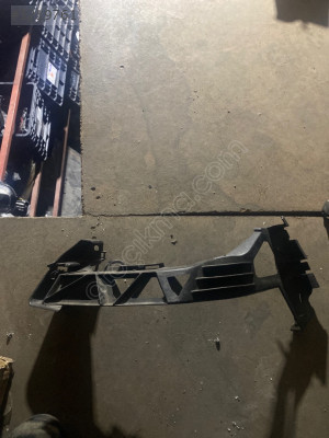 Peugeot 207 Sağ Arka Tampon Braketi