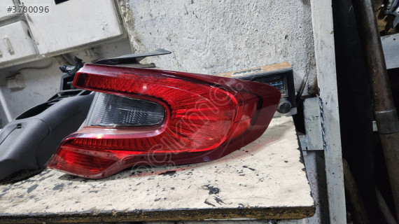 FİAT EGEA SEDAN ORJİNAL ÇIKMA SAĞ ARKA STOP LAMBASI KOMPLE