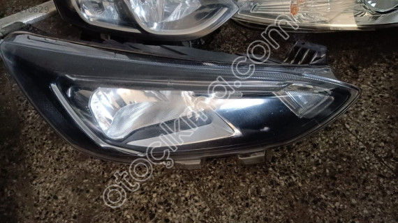 FORD FOCUS 2018 sağ far