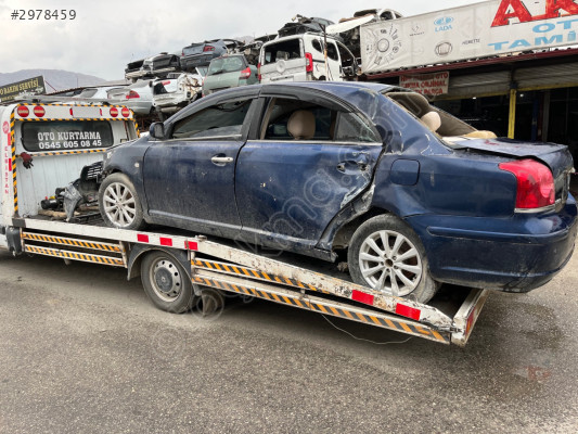 Avensis.  Sol ön kapı