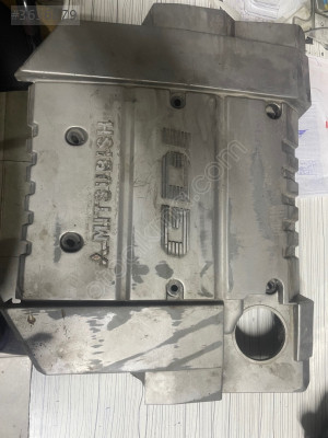 Mitsubishi carisma motor üst koruma kapağı